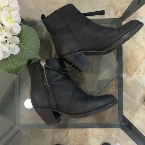 Acne Studios Black Ankle Pistol Boots - Picture 5 of 14